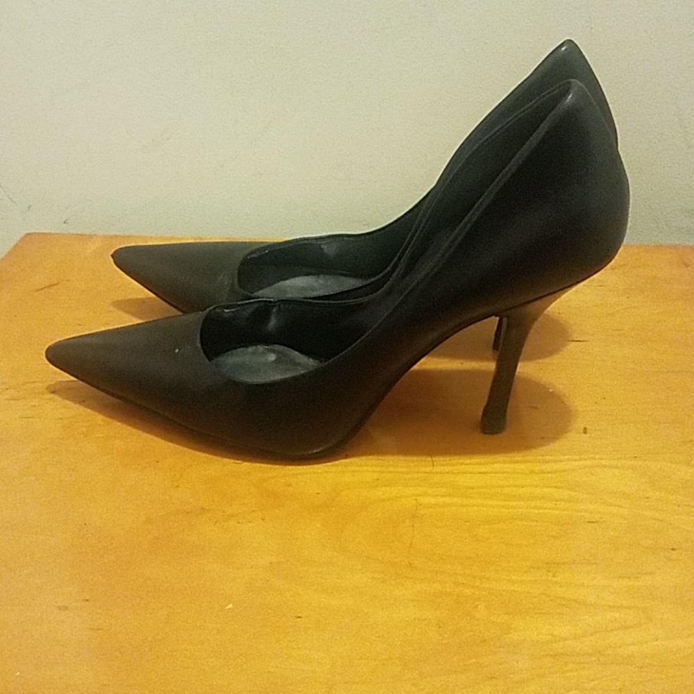 GUESS Pumps - Picture 4 of 5